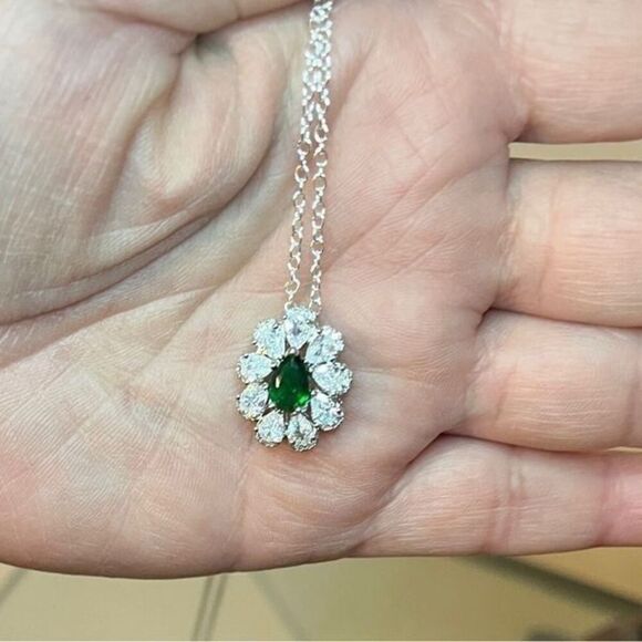 The Emerald Passion pendant in 925 and cubic zirconia - Picture 11 of 12